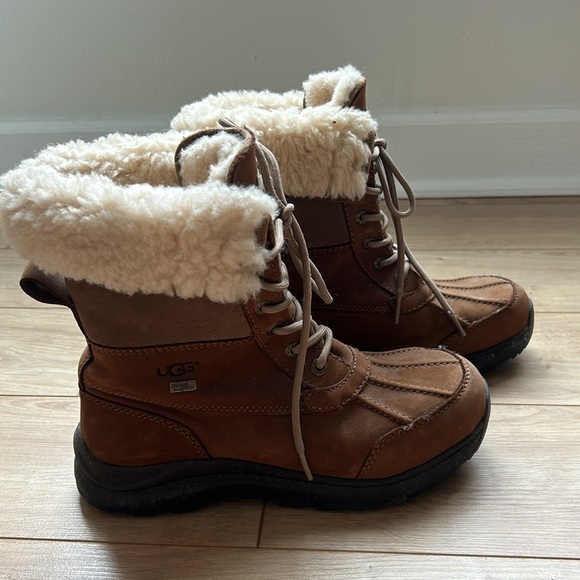 UGG Women’s Adirondack Boot - Picture 1 of 9